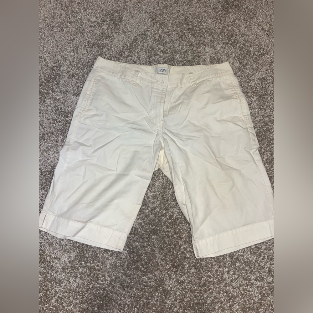 LOFT Cream Cargo Shorts Relaxed Fit